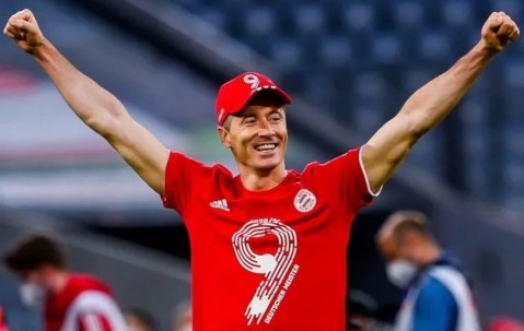 NG28-关于莱万多夫斯基迎来二十赛季高光表现，瑞士队球迷沸腾！的信息