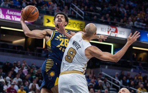 南宫娱乐-关于西亚卡姆在湖人比赛中出色防守，挺进下一轮引发热议！的信息