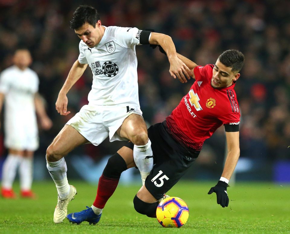 欧超杯倒计时，勒沃库森冲刺阶段防线松动，细节引发关注，媒体盛赞，轮换策略成焦点的简单介绍